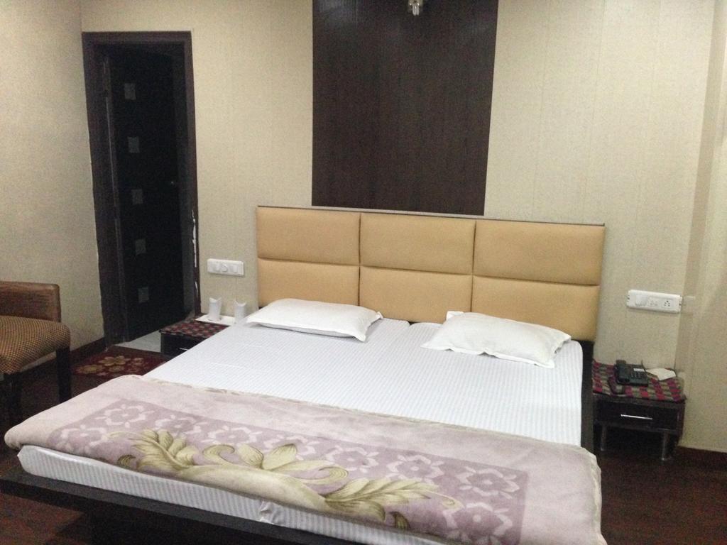 Hotel Silver Stone Ludhiana Zewnętrze zdjęcie