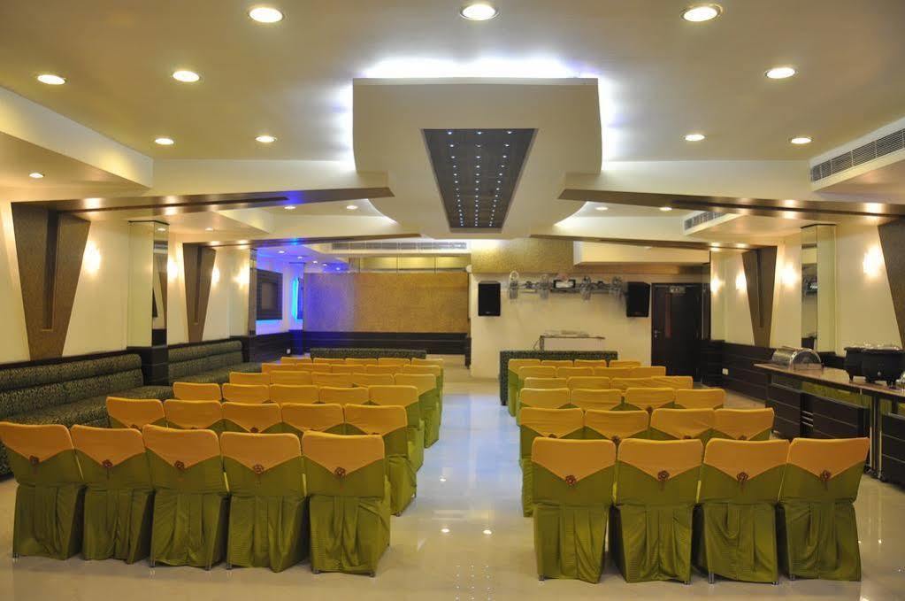 Hotel Silver Stone Ludhiana Zewnętrze zdjęcie